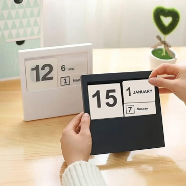 Calendário Decorativo de Mesa com Plaquinhas